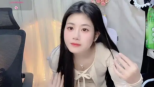 Snapshot of Yvonne-07 chatting on 12-16-25, 12:43 Yvonne-07 online show from 12-16-25, 12:43