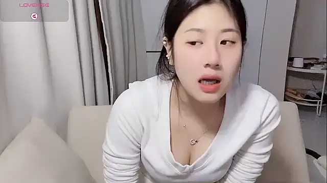 Yvonne-07 online show from 04-18-26, 11:47