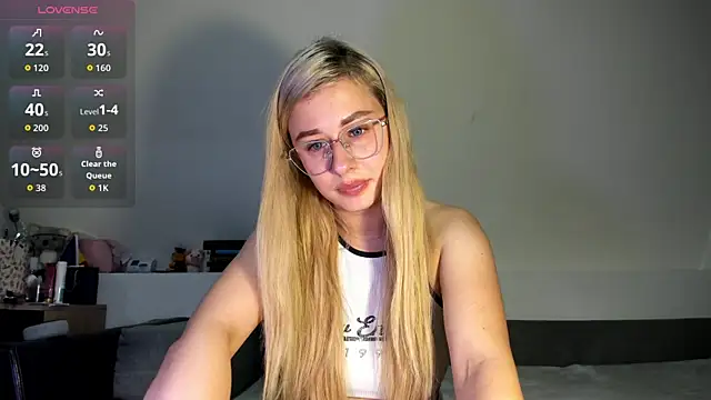 Snapshot of JessyyJ chatting on 12-15-25, 08:24 JessyyJ online show from 12-15-25, 08:24