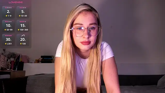 Snapshot of JessyyJ chatting on 12-16-25, 08:14 JessyyJ online show from 12-16-25, 08:14