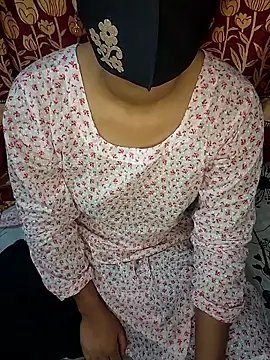 Snapshot of mira_queen1 chatting on 12-20-25, 04:14 mira queen1 online show from 12-20-25, 04:14