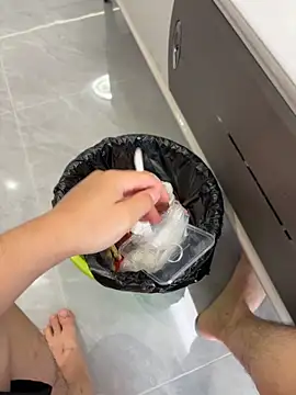 qwe522522 online show from 04-12-26, 06:07