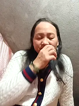 Snapshot of Luckyy03 chatting on 12-17-25, 03:01 Luckyy03 online show from 12-17-25, 03:01