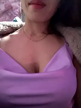 Snapshot of Comb-bii chatting on 12-13-25, 09:53 Comb-bii online show from 12-13-25, 09:53