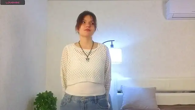 NyraVesperis online show from 04-15-26, 06:09