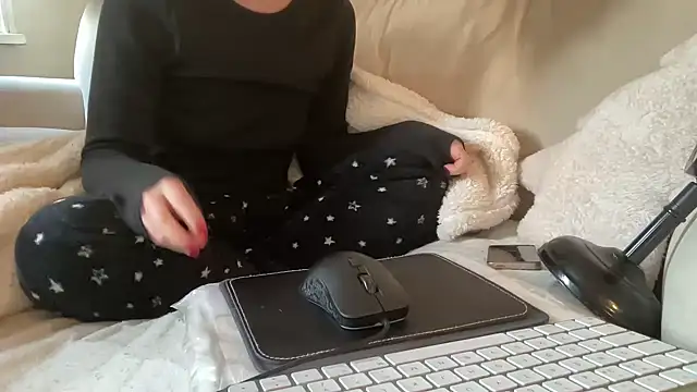 ijustturned18today online show from 12-20-25, 02:35