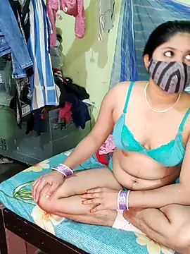 Snapshot of Cuple_masti72 chatting on 12-14-25, 05:18 Cuple masti72 online show from 12-14-25, 05:18