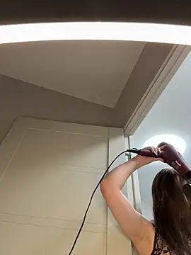 LucieBliss online show from 12-18-25, 12:33