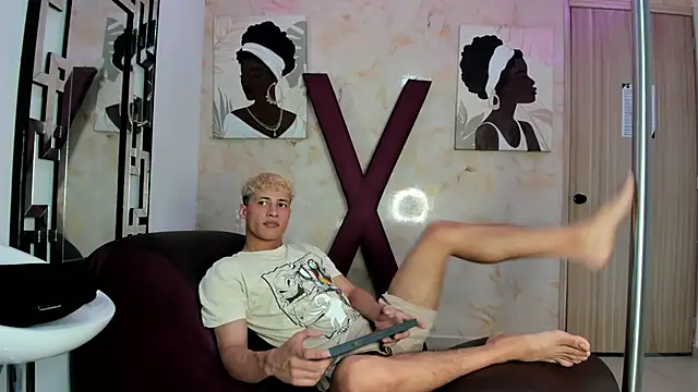 YOUNG GUYS1 online show from 04-10-26, 07:24