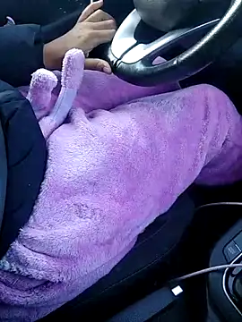 Julie9toma online show from 12-15-25, 09:24