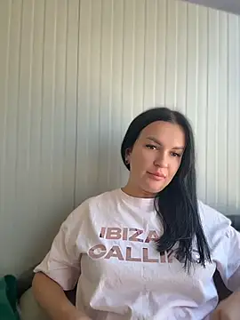Snapshot of MeganBlueq chatting on 05-08-26, 09:14 MeganBlueq online show from 05-08-26, 09:14