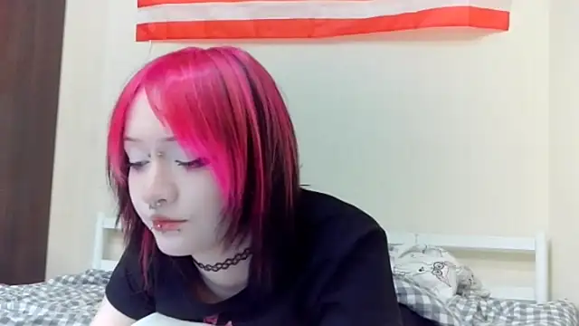 Snapshot of Shine_Luna chatting on 02-13-26, 08:27 Shine Luna online show from 02-13-26, 08:27