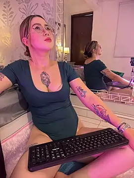 Annyhathatway online show from 04-01-26, 08:39