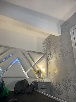 Annyhathatway online show from 04-06-26, 08:10