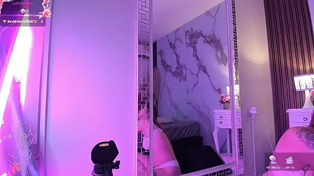 Annyhathatway online show from 04-13-26, 09:20