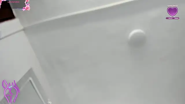 Annyhathatway online show from 04-18-26, 07:51