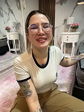 Annyhathatway online show from 05-15-26, 11:12