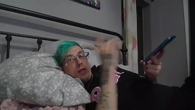 Snapshot of AskAveryAnything chatting on 03-10-26, 06:51 AskAveryAnything online show from 03-10-26, 06:51