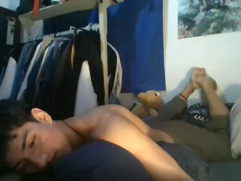 Snapshot of isalexhot chatting on 04-28-26, 05:23 isalexhot online show from 04-28-26, 05:23