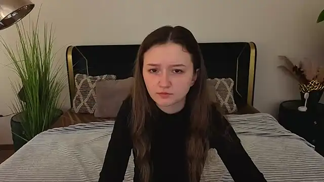 Snapshot of CyrenaLuxe chatting on 03-21-26, 06:40 CyrenaLuxe online show from 03-21-26, 06:40