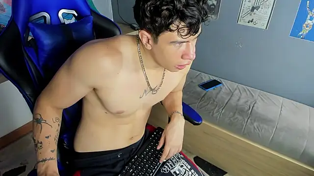 Snapshot of Criss_Adams chatting on 01-09-26, 03:09 Criss Adams online show from 01-09-26, 03:09