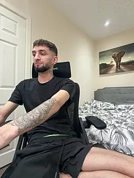 Juliann69Ramiro online show from 03-06-26, 03:30