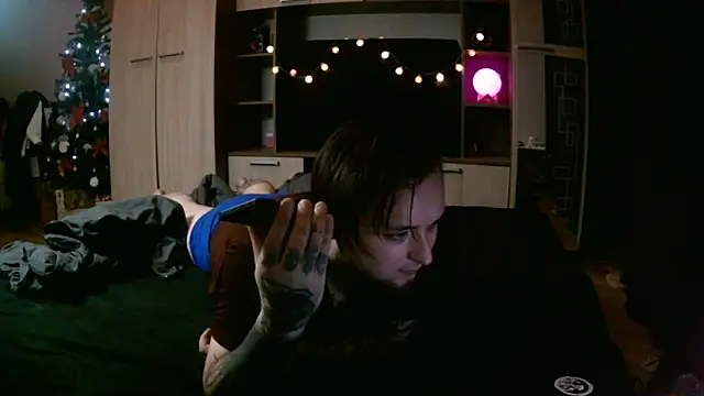 Snapshot of punksshow chatting on 12-17-25, 03:18 punksshow online show from 12-17-25, 03:18