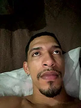 Snapshot of rocchw chatting on 01-12-26, 02:39 rocchw online show from 01-12-26, 02:39