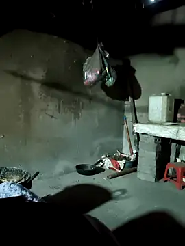 Snapshot of maykimloc chatting on 12-15-25, 10:08 maykimloc online show from 12-15-25, 10:08