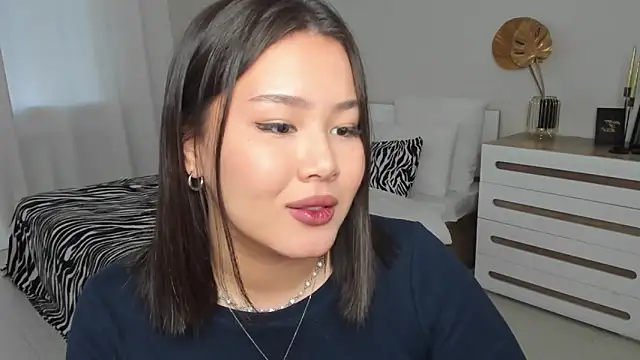 Brunette Charm online show from 03-31-26, 11:21