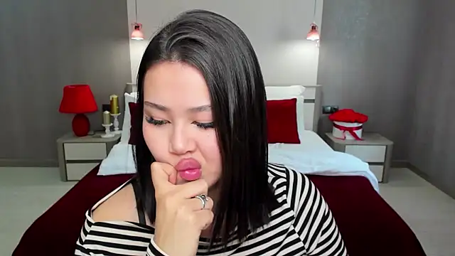 Brunette Charm online show from 04-14-26, 11:27