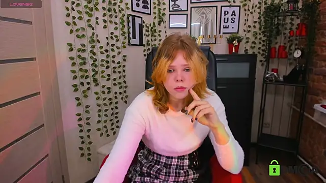 Soft Flame online show from 12-17-25, 03:29