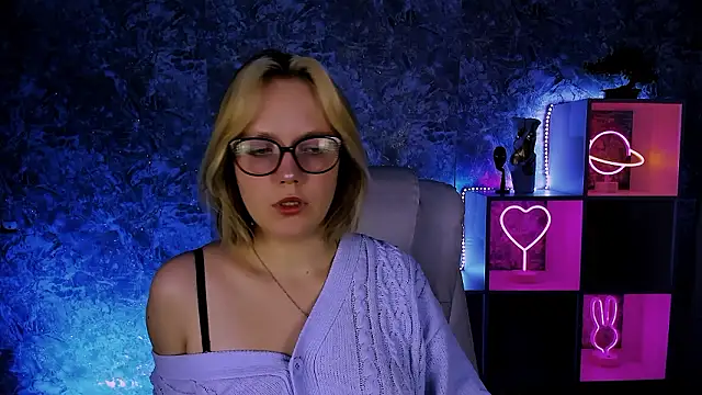 Snapshot of madeline_doll chatting on 03-04-26, 04:51 madeline doll online show from 03-04-26, 04:51