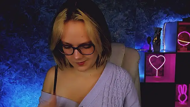 Snapshot of madeline_doll chatting on 03-05-26, 08:32 madeline doll online show from 03-05-26, 08:32