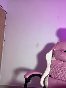 Snapshot of Ana_herrera chatting on 01-13-26, 11:37 Ana herrera online show from 01-13-26, 11:37