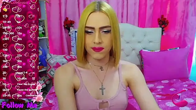 Snapshot of golden_girl01 chatting on 05-23-26, 06:34 golden girl01 online show from 05-23-26, 06:34