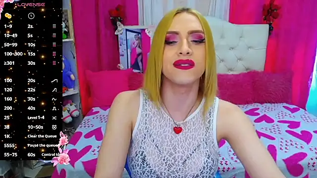 Snapshot of golden_girl01 chatting on 05-27-26, 06:16 golden girl01 online show from 05-27-26, 06:16