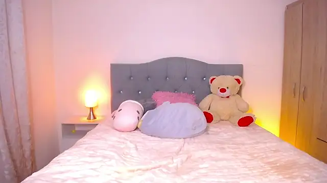 Snapshot of Kitten_Riot chatting on 02-24-26, 01:03 Kitten Riot online show from 02-24-26, 01:03