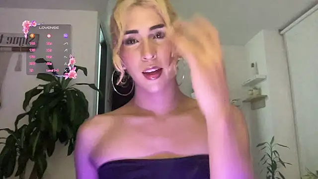 Snapshot of isa_fox_23 chatting on 01-08-26, 12:57 isa fox 23 online show from 01-08-26, 12:57