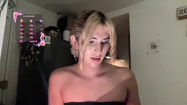 Snapshot of isa_fox_23 chatting on 02-06-26, 12:26 isa fox 23 online show from 02-06-26, 12:26