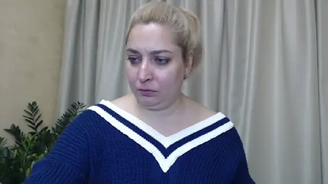 Snapshot of sweetpussy13 chatting on 12-13-24, 07:36 sweetpussy13 online show from 12-13-24, 07:36
