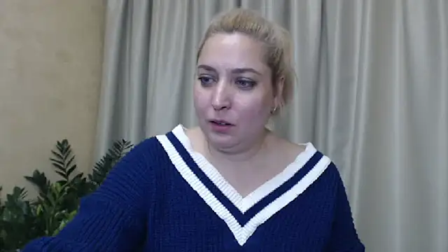 Snapshot of sweetpussy13 chatting on 12-13-24, 10:41 sweetpussy13 online show from 12-13-24, 10:41