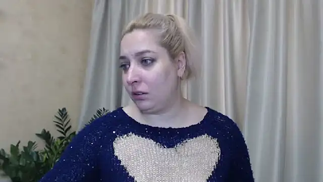 Snapshot of sweetpussy13 chatting on 12-14-24, 07:29 sweetpussy13 online show from 12-14-24, 07:29