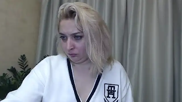 Snapshot of sweetpussy13 chatting on 12-15-24, 11:12 sweetpussy13 online show from 12-15-24, 11:12