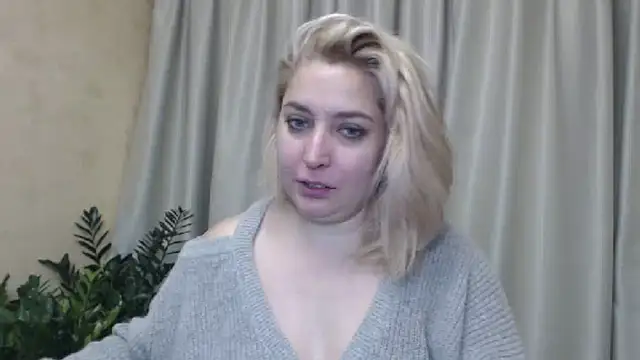 Snapshot of sweetpussy13 chatting on 12-17-24, 09:07 sweetpussy13 online show from 12-17-24, 09:07