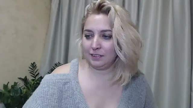 Snapshot of sweetpussy13 chatting on 12-17-24, 12:11 sweetpussy13 online show from 12-17-24, 12:11