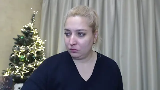 Snapshot of sweetpussy13 chatting on 12-20-24, 06:40 sweetpussy13 online show from 12-20-24, 06:40