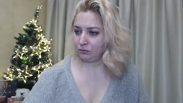 Snapshot of sweetpussy13 chatting on 12-21-24, 04:19 sweetpussy13 online show from 12-21-24, 04:19