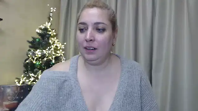 Snapshot of sweetpussy13 chatting on 12-24-24, 09:28 sweetpussy13 online show from 12-24-24, 09:28