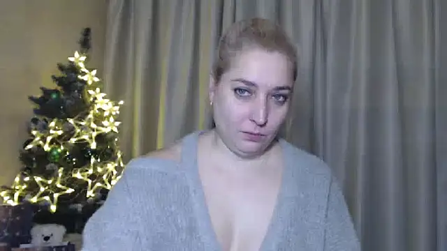 Snapshot of sweetpussy13 chatting on 12-26-24, 07:03 sweetpussy13 online show from 12-26-24, 07:03